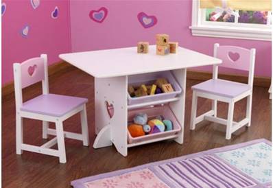 Ensemble table et deux chaises rose motif coeur pour enfant