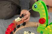 KidKraft Train et circuit de train en bois le monde des dinosaures